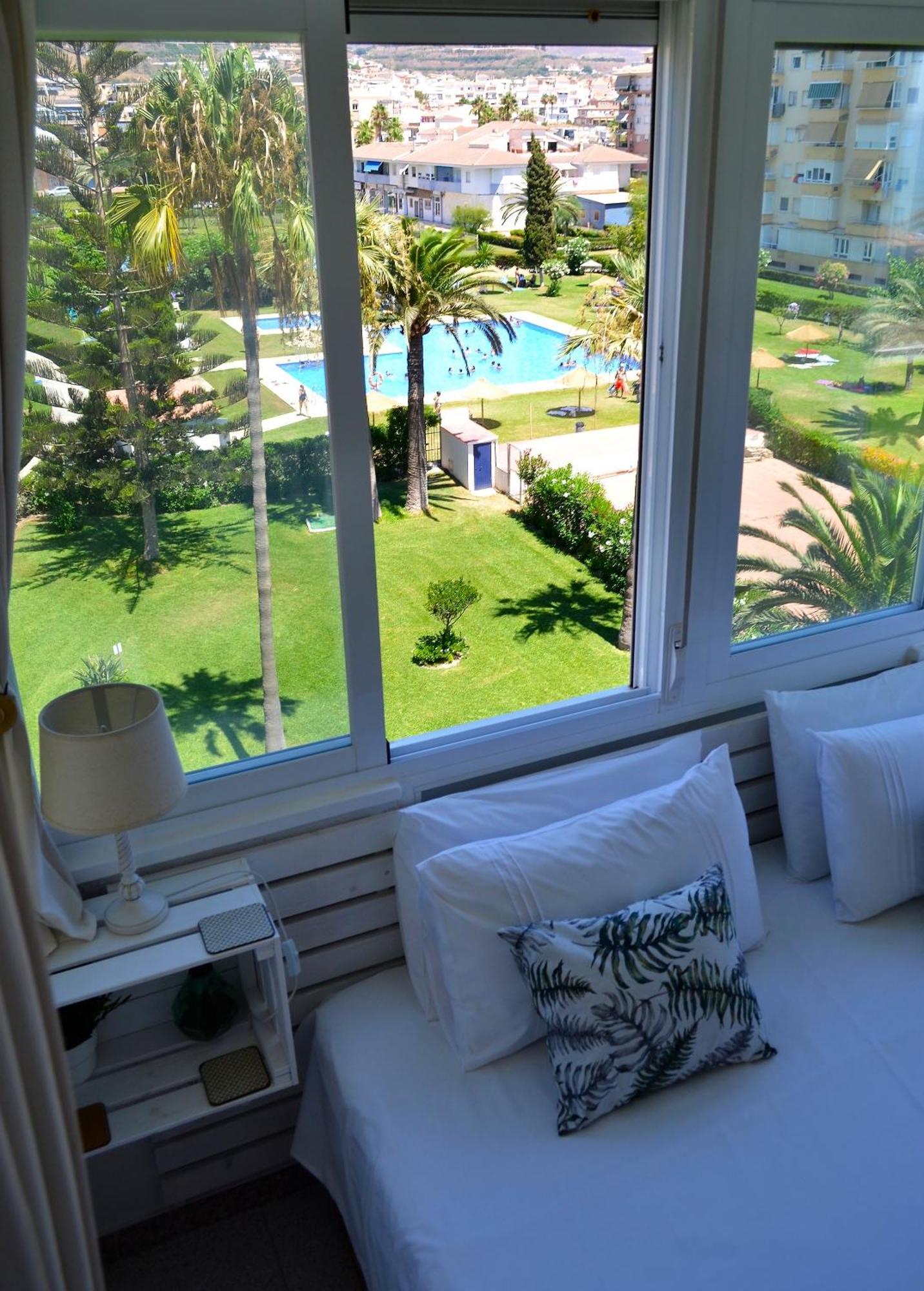 Spacious 1 Bedroom Apartment, Beach Front, Torrox Costa Ngoại thất bức ảnh