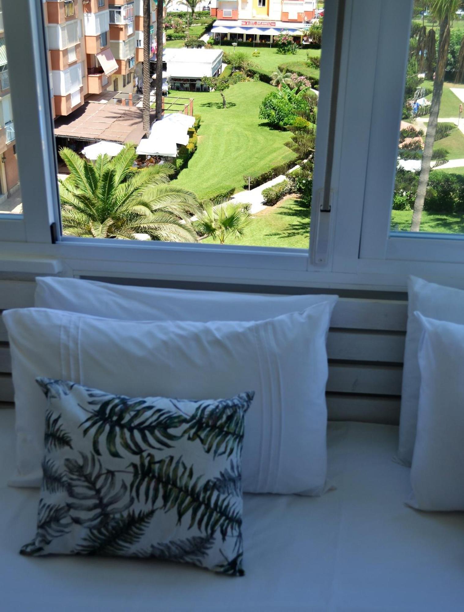 Spacious 1 Bedroom Apartment, Beach Front, Torrox Costa Ngoại thất bức ảnh