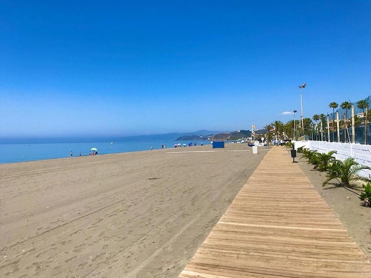 Spacious 1 Bedroom Apartment, Beach Front, Torrox Costa Ngoại thất bức ảnh